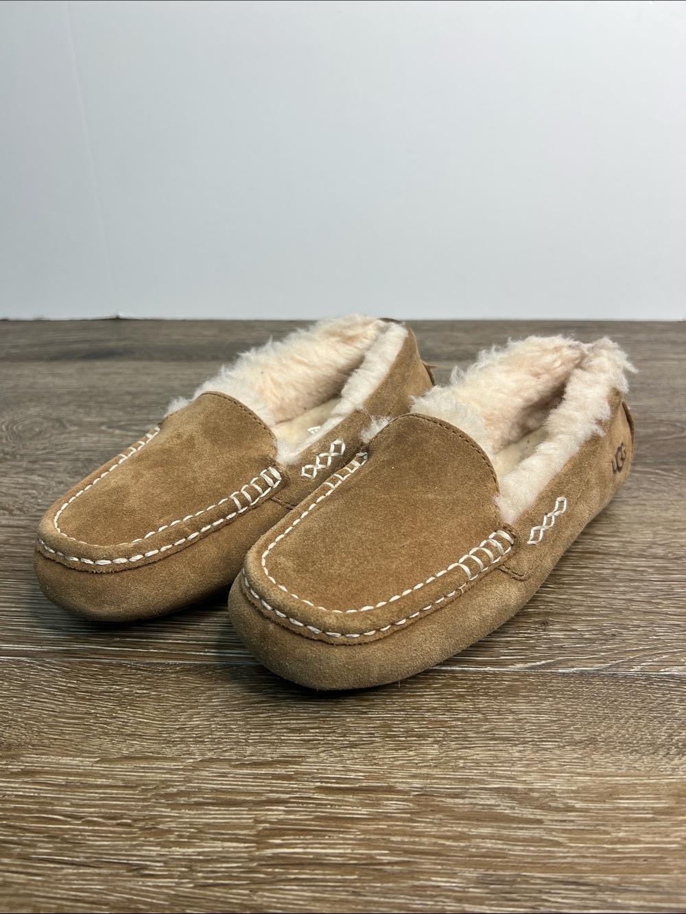 UGG Ansley Chestnut Suede Shearling Lined Moccasin Slippers Women’s Size 5